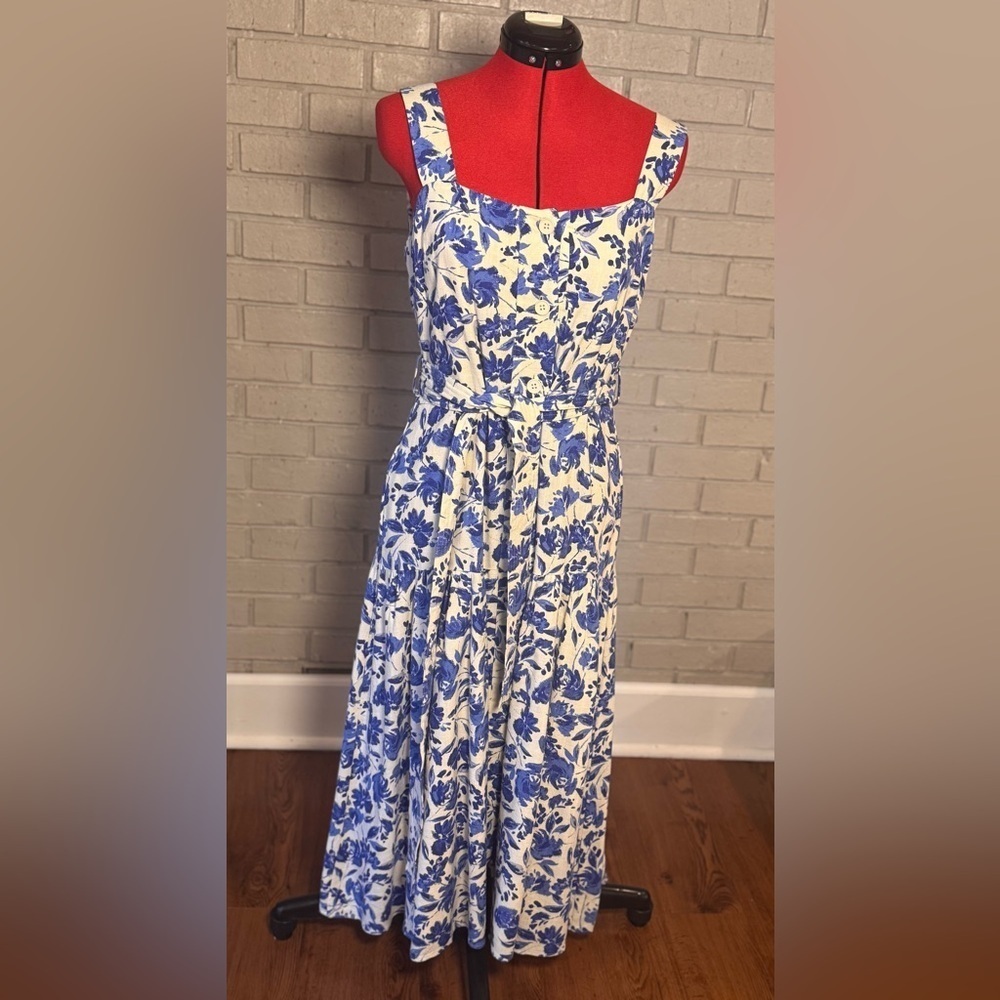 Floral Blue and White Sleeveless boutique Dress size M button front excellent